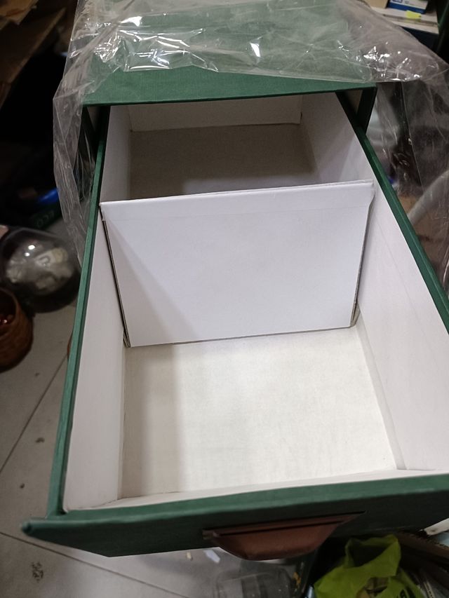 2 fascicoli in cartone rigido