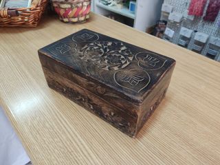 Caja madera tallada a mano