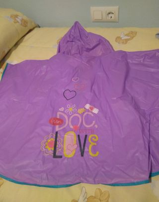 Chubasquero tipo poncho niña doctora juguetes