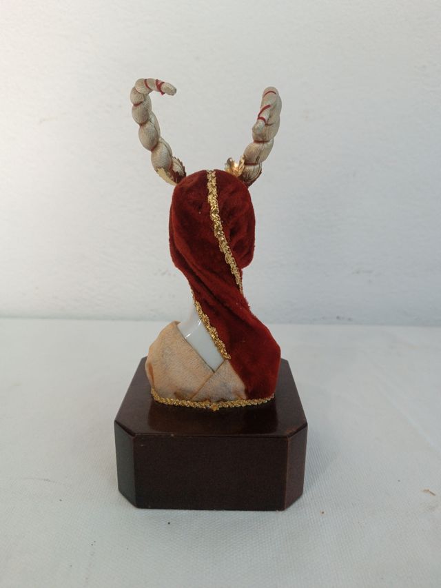 Busto de signo zodiacal capricornio