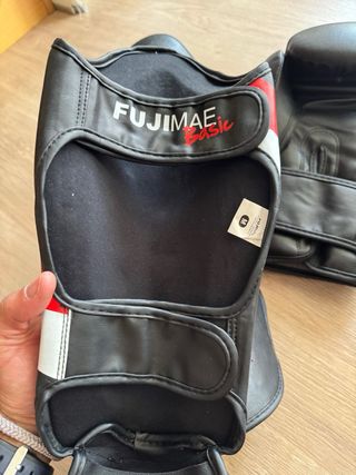 Conjunto boxeo espinilleras y guantes Fujimae