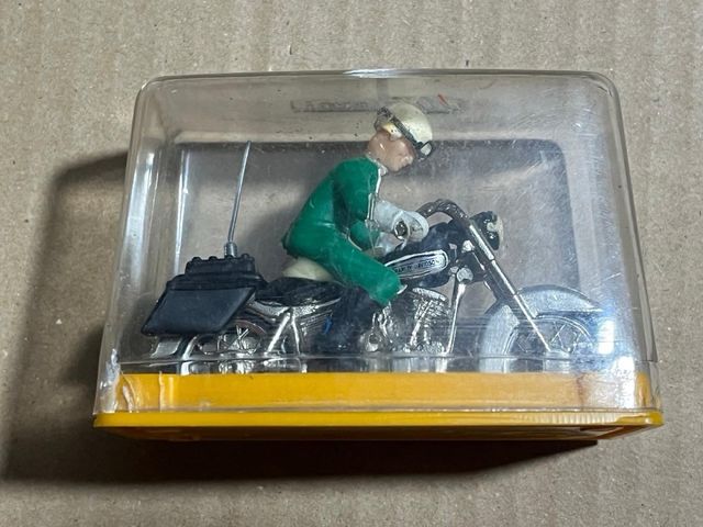 Moto Harley Davidson similar guardia civil