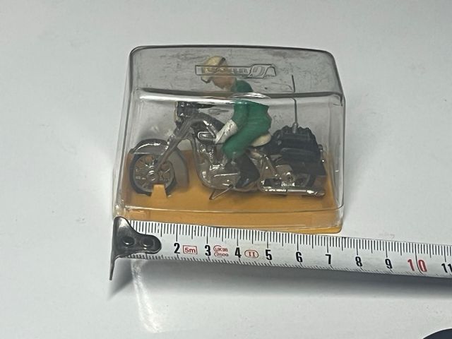 Moto Harley Davidson similar guardia civil