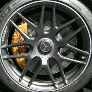 Kit 4 cubrebuje llantas Mercedes AMG