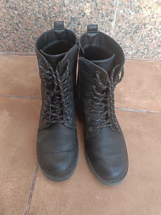 Botines estilo militar