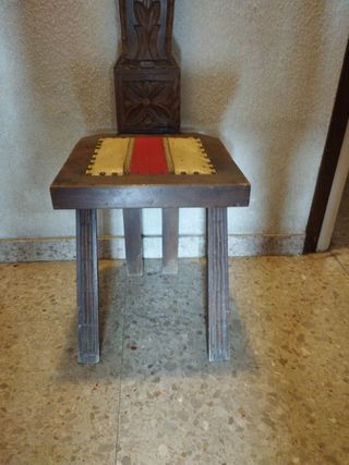 Silla de recibidor estilo castellano