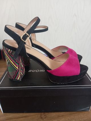 Zapatos de tacón estilo sandalia 