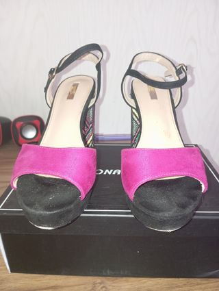 Zapatos de tacón estilo sandalia 