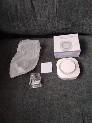 Detector de humo autónomo color blanco nuevo.