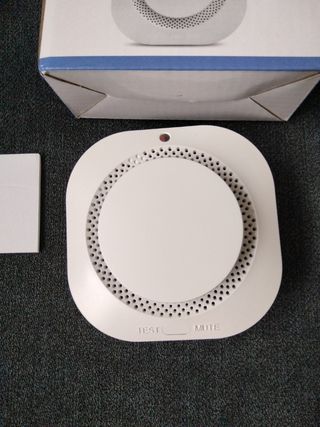 Detector de humo autónomo color blanco nuevo.