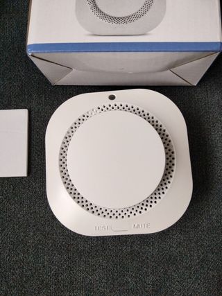 Detector de humo autónomo color blanco nuevo.