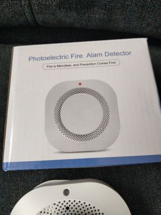 Detector de humo autónomo color blanco nuevo.