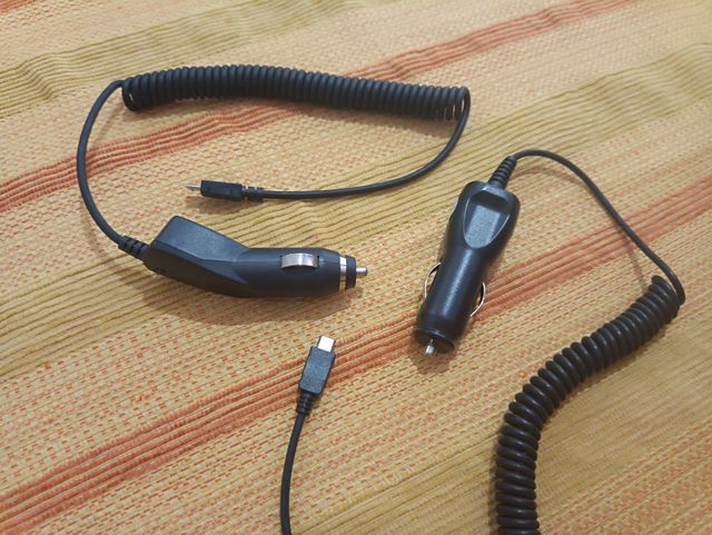 Cargador móvil para coche