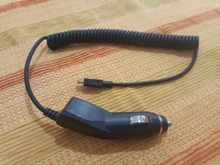 Cargador móvil para coche