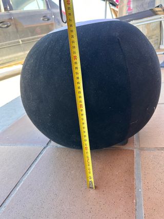 Taburete moderno con forma de bola de billar