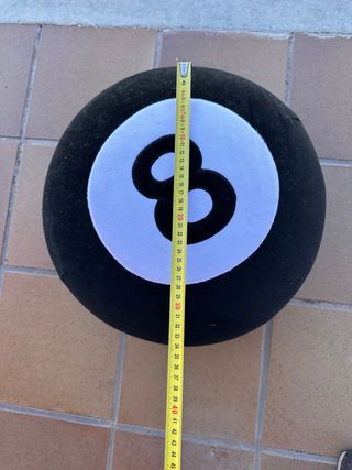Taburete moderno con forma de bola de billar