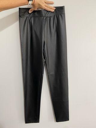 Pantalon de cuero nuevo
