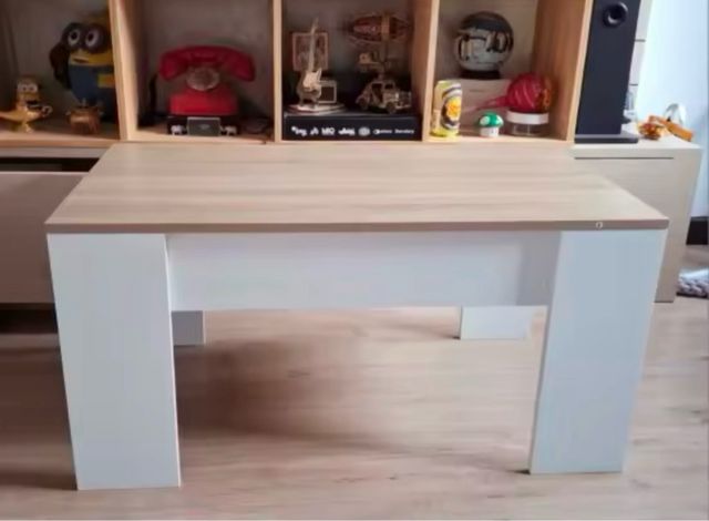 Tavolo centrale sollevabile. Nuovo.