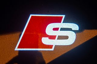 Proyector logo led Audi original.