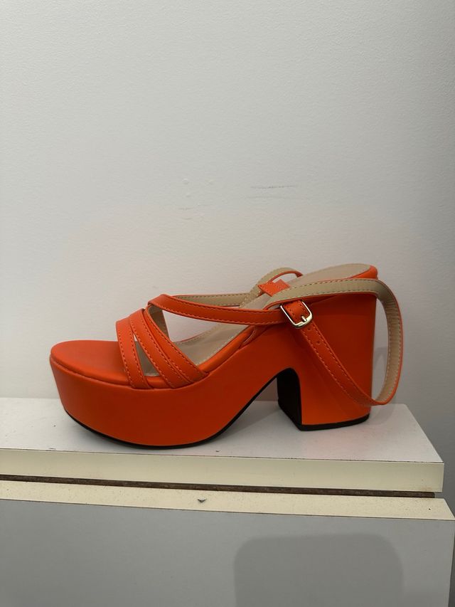 Tacones naranjas