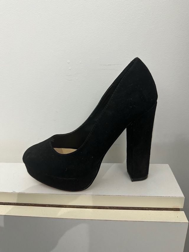 Tacones negros