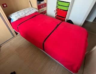 Módulo con cama abatible.