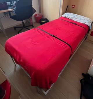 Módulo con cama abatible.