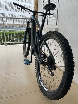 Bicicleta eléctrica MTB Focus Sam