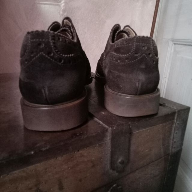 Scarpa classica in pelle scamosciata