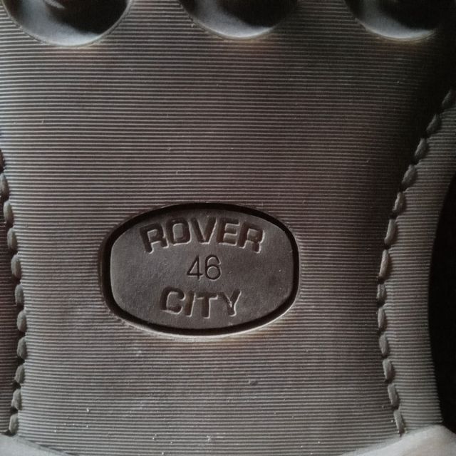 Scarpa classica in pelle scamosciata