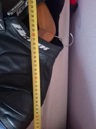 Mono de cuero de moto Berik. Talla M