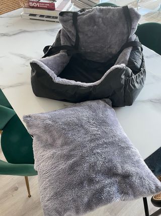 Silla de coche para mascota pequeña