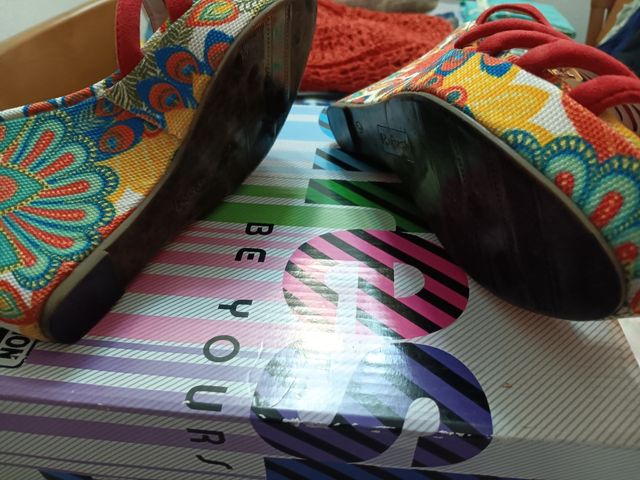 Sandalias cuña Desigual