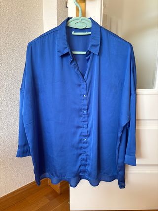 Blusa azul saten