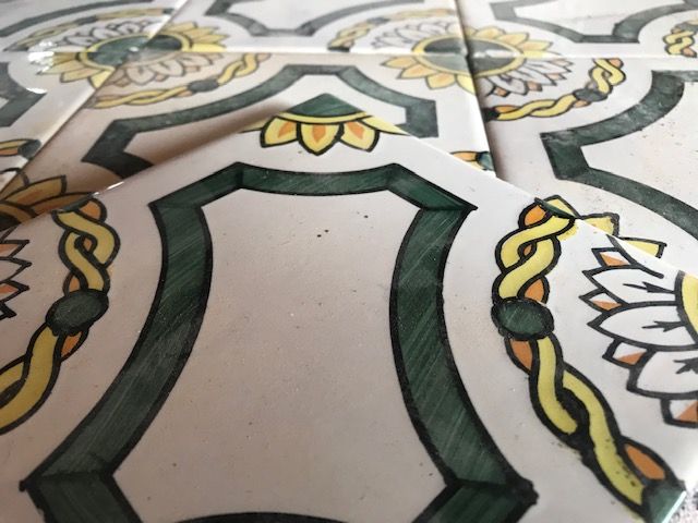 64 azulejos antiguo, forman bonita composición