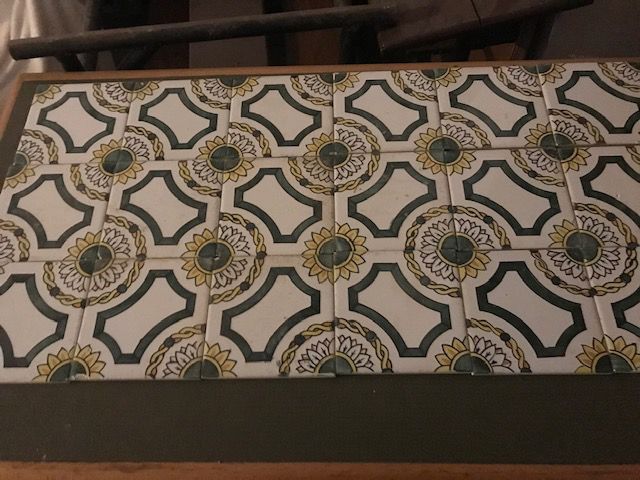 64 azulejos antiguo, forman bonita composición