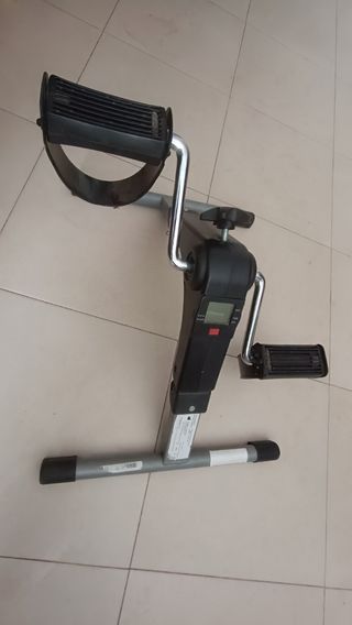 Pedaleador . Mini bicicleta estática