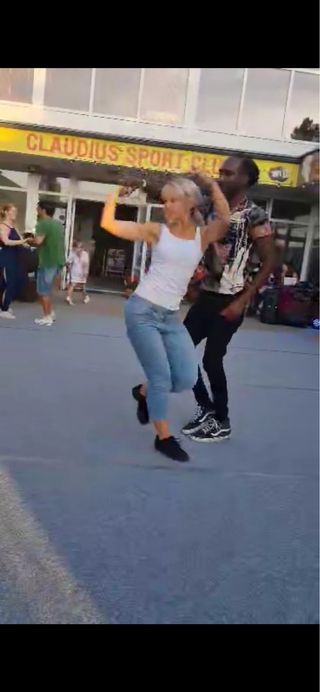 Instructor de baile popular cubano: salsa timba