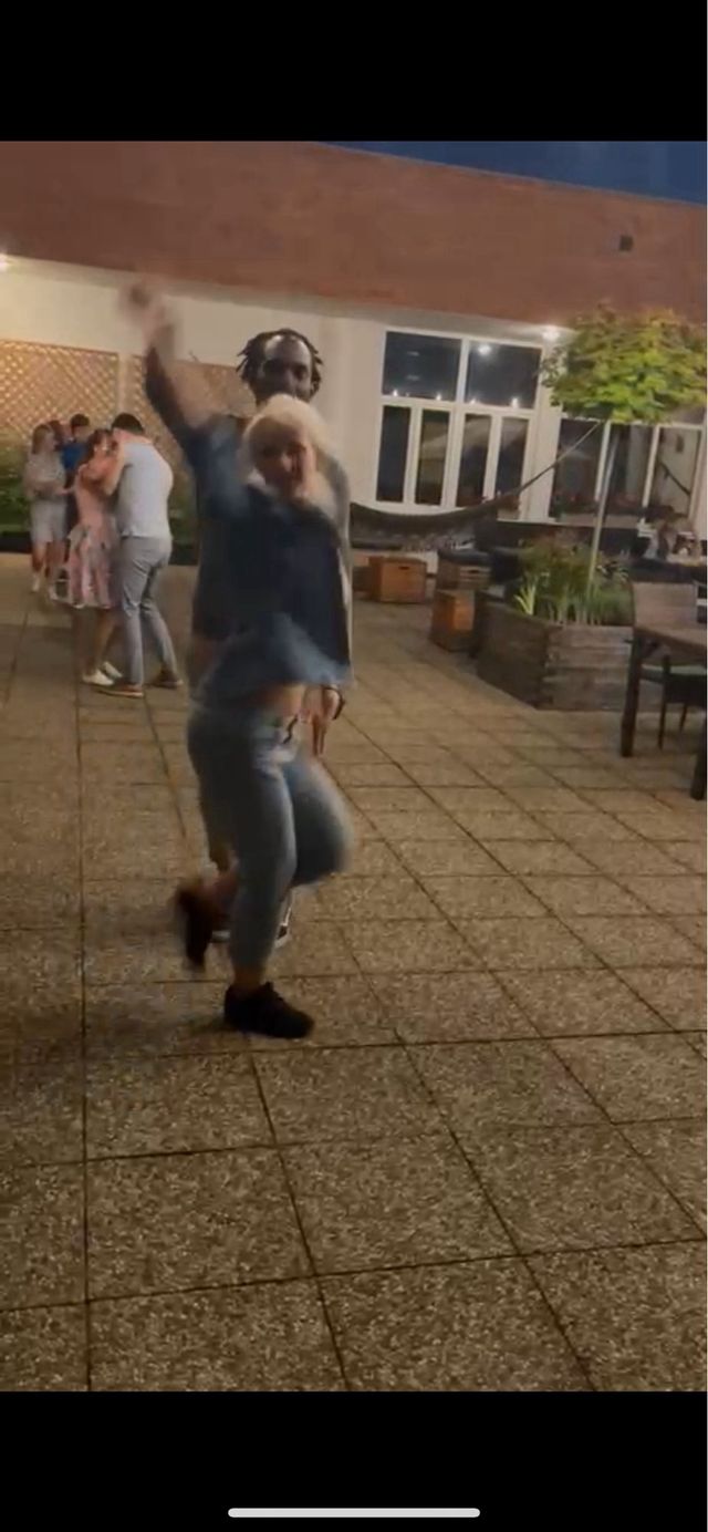 Instructor de baile popular cubano: salsa timba