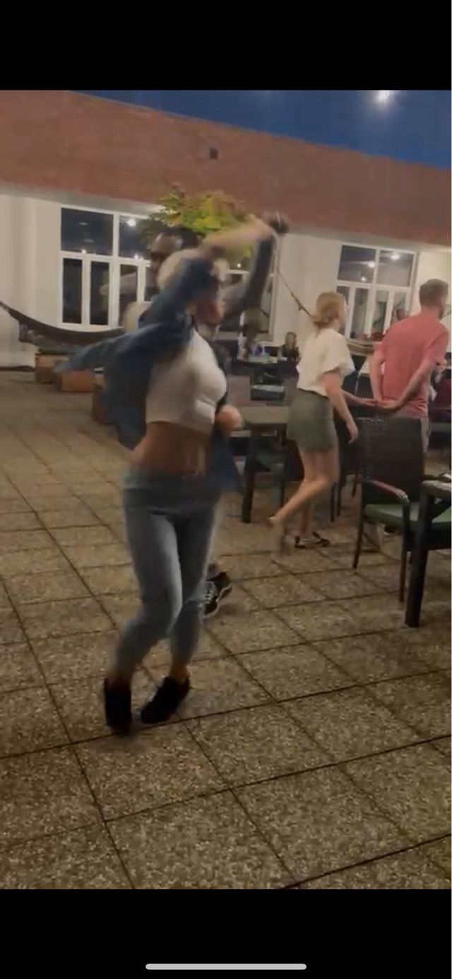 Instructor de baile popular cubano: salsa timba