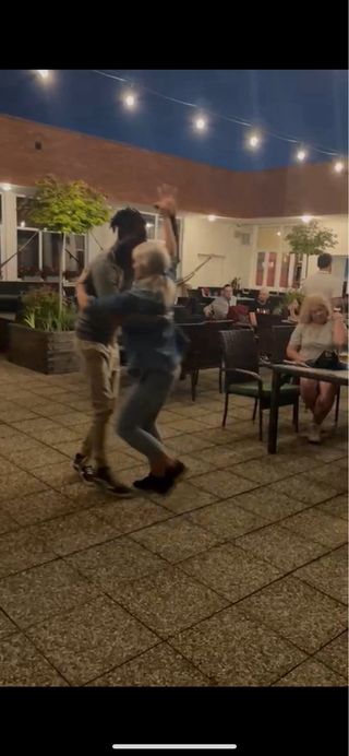 Instructor de baile popular cubano: salsa timba