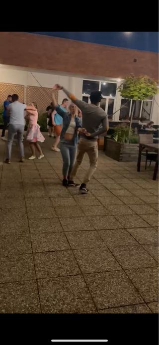 Instructor de baile popular cubano: salsa timba