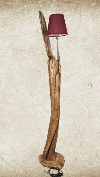 Lámpara de pie artesanal de madera