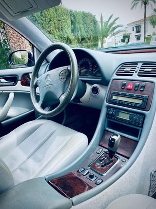 Mercedes-Benz  CLK 320