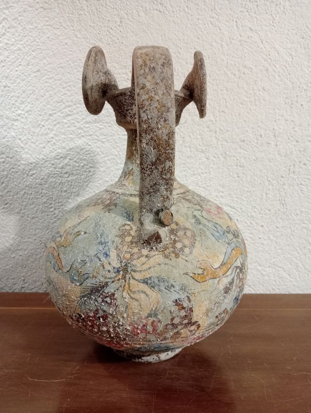 Brocca in stile antico con sigillo