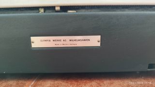 Máquina de escribir Olimpia alemana