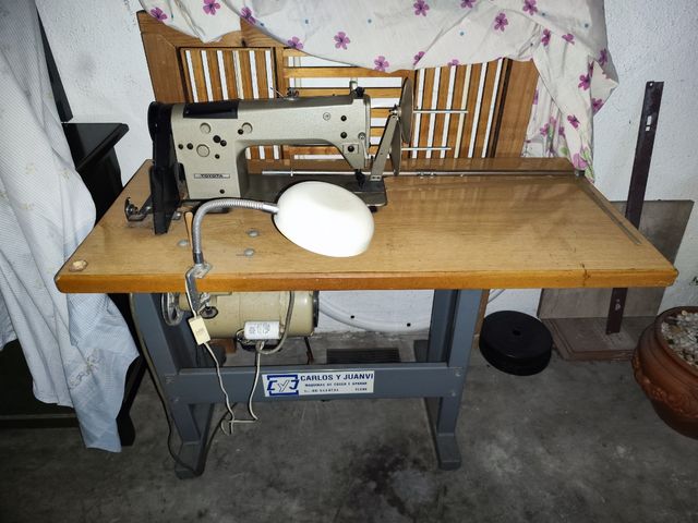 Maquina de coser industrial Toyota