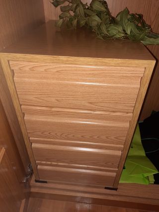 Cajonera de madera 4 cajones. 119 cada una