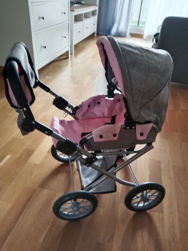 Carrito  con muñeca y saco