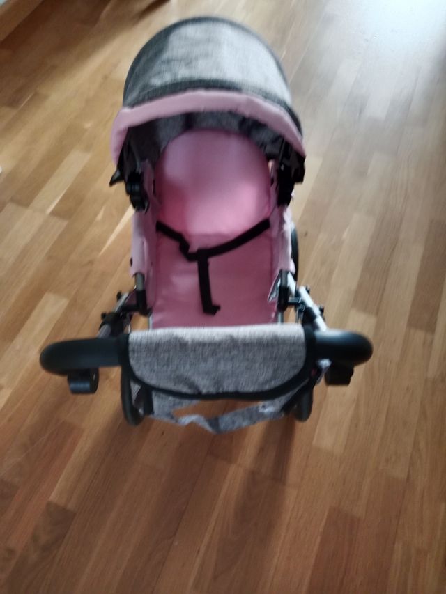 Carrito  con muñeca y saco